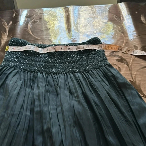 Express Smocked midi skirt 100%Silk - Picture 4 of 8